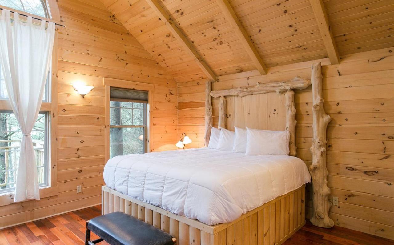 Whispering Pines Treehouse By Amish Country Lodging Millersburg Exteriör bild
