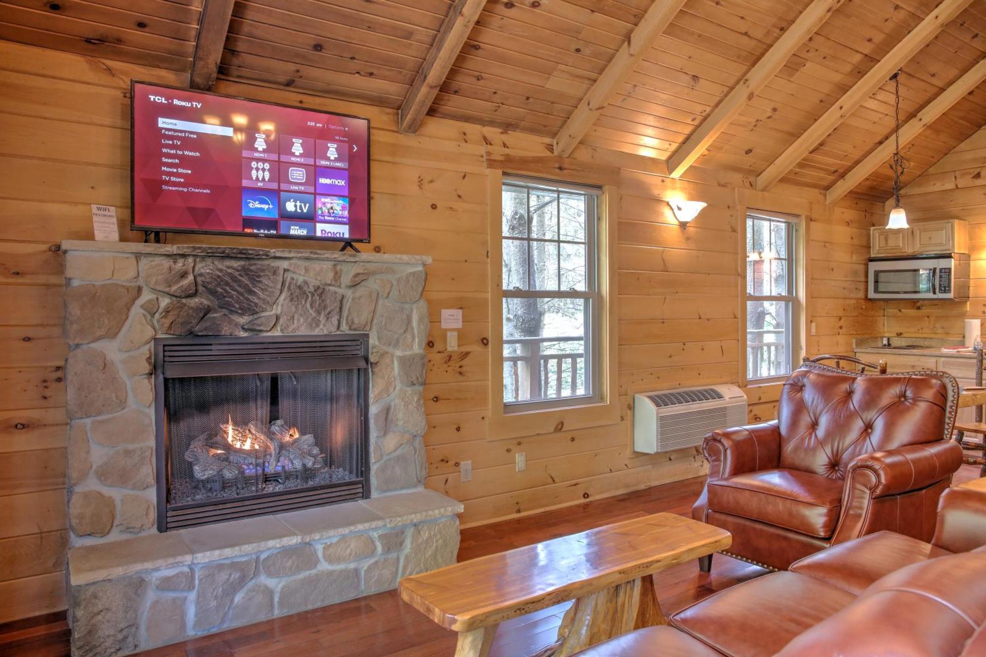 Whispering Pines Treehouse By Amish Country Lodging Millersburg Exteriör bild
